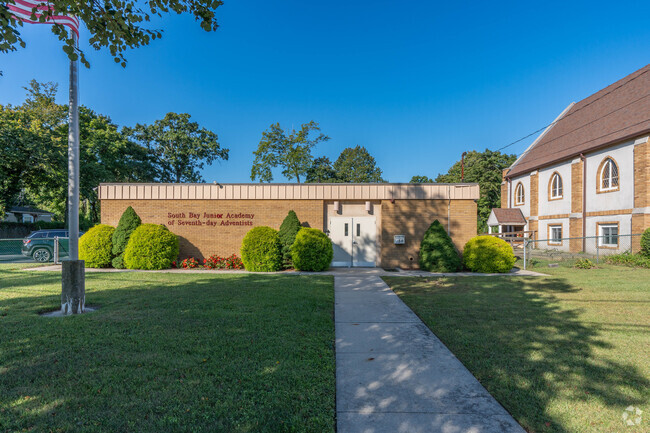 Frontal view of South Bay Junior Academy in Babylon.