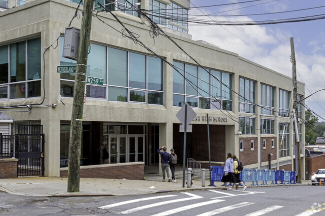 SAR high school's founding and current principal is Rabbi Tully Harcsztark.