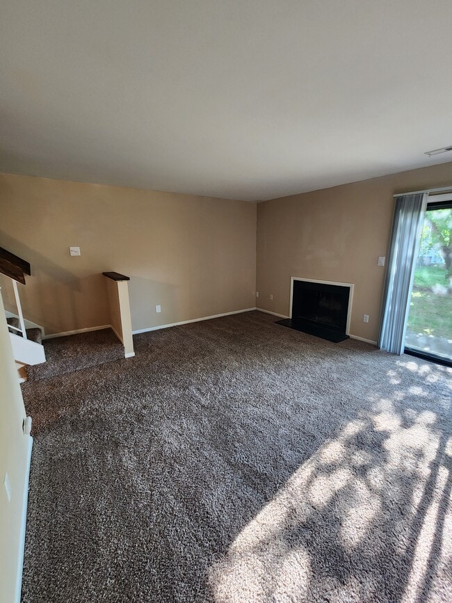 2BR, 2.5 bath- 1,301 sq ft living room