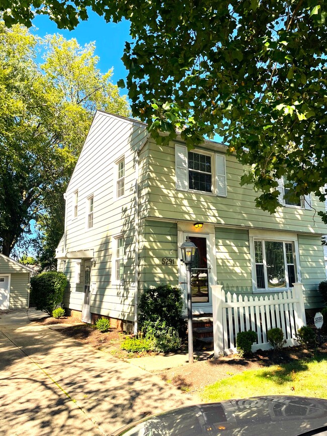 5291 Spencer Rd, Lyndhurst, OH 44124