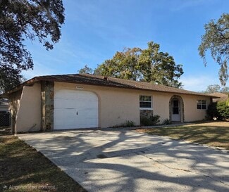 8649 Forest Lake Dr, Port Richey, FL 34668