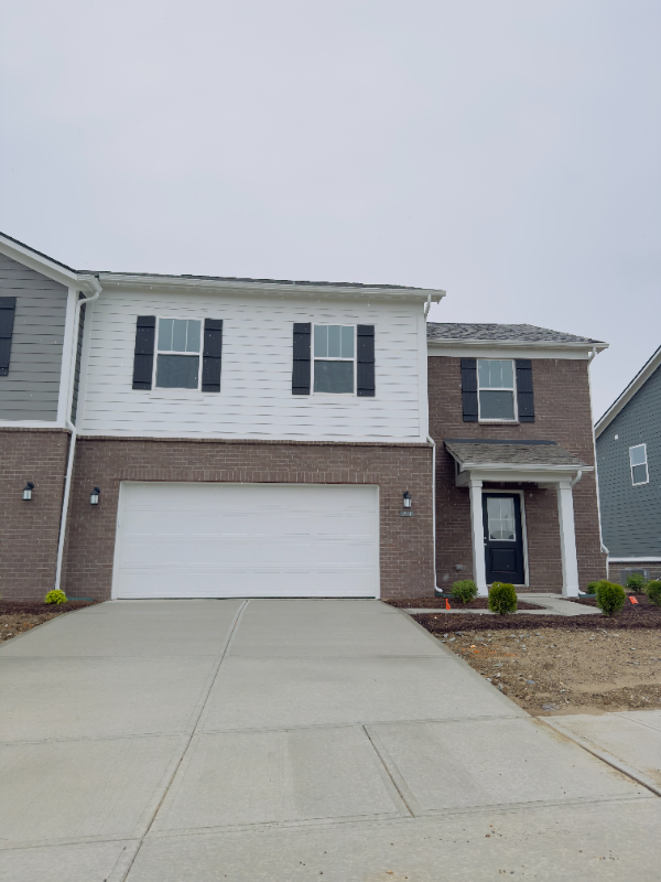 2944 Grand Rdg Dr, Greenwood, IN 46143