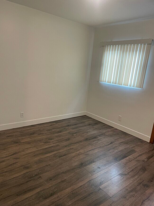 10411 S Van Ness Ave unit Van ness, Inglewood, CA 90303 - photo 6