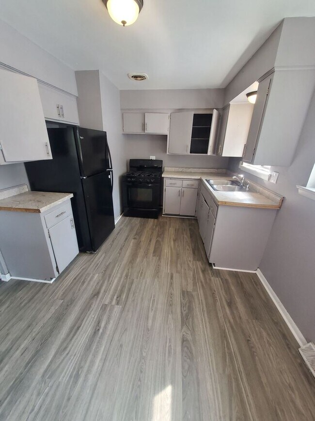 5826-5828-5828 N 93rd St Unit 5828 Upper, Milwaukee, WI 53225