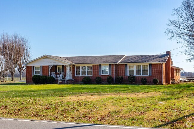 Brick Ranch homes in Orlinda vary in size from 2-3 bedrooms.