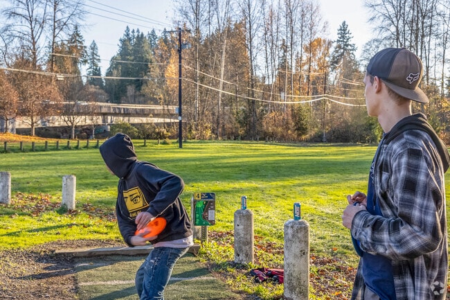 Arlington Heights' Twin Rivers Park features a wooded disc golf course.