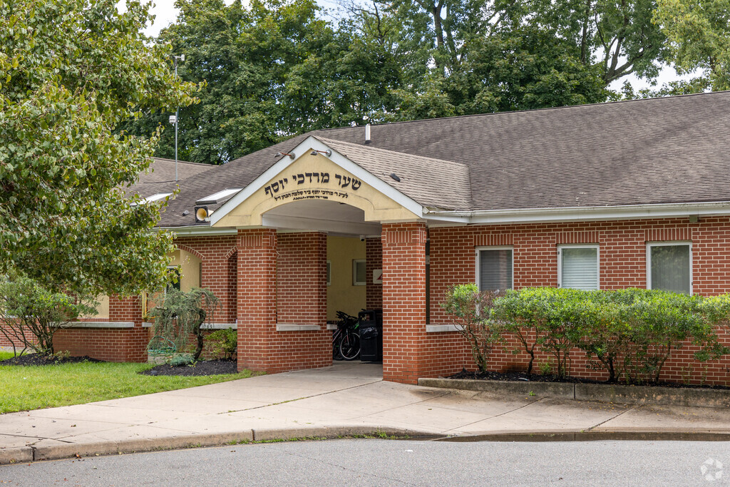 Yeshivas Emek Hatorah is a private high school in Howell, NJ.