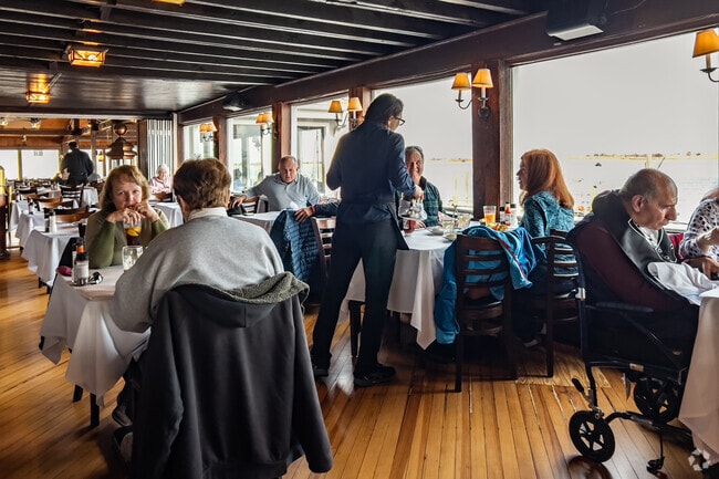 Sea Bright residents and visitors love the fresh seafood at Bahr’s, a local favorite with a rich history.