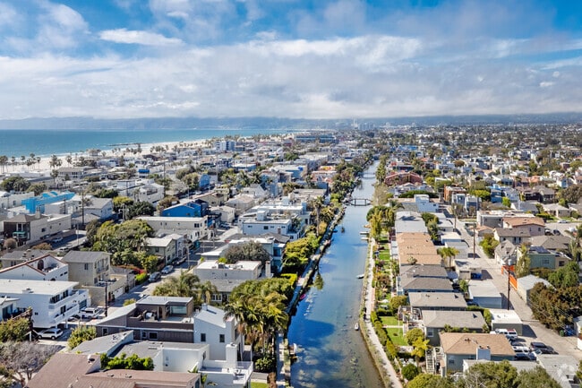 Venice was founded as an independent city in 1905 and currently has a population of 40,885.