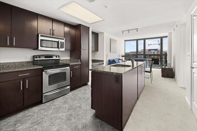 1405 S Fern St unit ID1039834P, Arlington, VA 22202 - photo 4