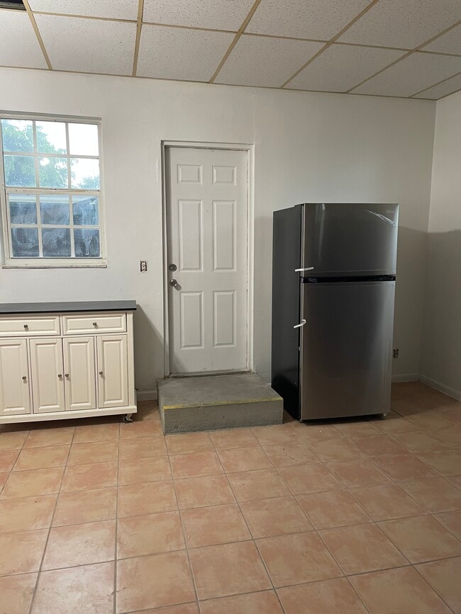 1628 Mckinley St unit Guest House, Hollywood, FL 33020 - photo 6