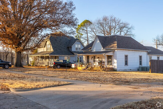 There are wide streets in Cleveland allowing ample parking for residents.