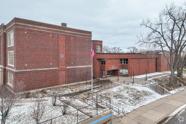 At Phalen Lake Hmong Studies Magnet, 22% of students scored above the State level for Reading.