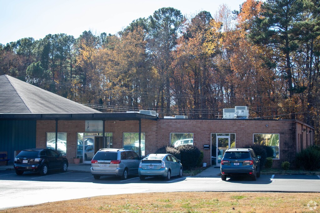 Salisbury Elementary School serves students in the Salisbury 
community.