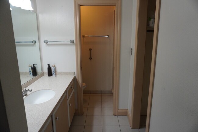 6518 Embarcadero Dr unit 13, Stockton, CA 95219 - photo 7