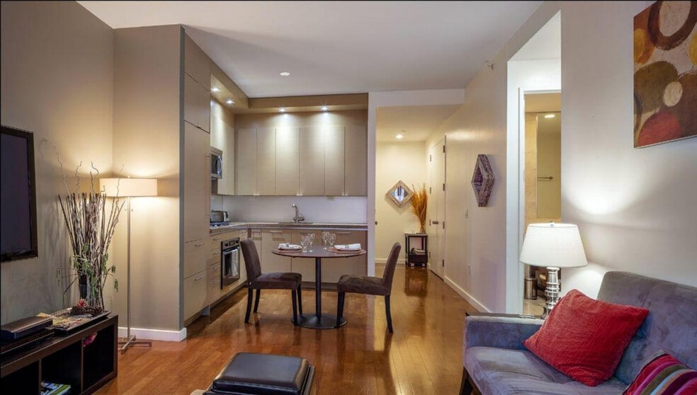 1600 Broadway on the Square Condominium unit ID1358541P, New York, NY 10019 - photo 1