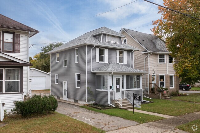 Window lined porches are common on the American Foursquare homes in Kiwanis Park.