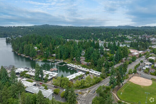 The Lakewood neighborhood is accessible via State St, the main thoroughfare running along the eastern edge of the neighborhood.