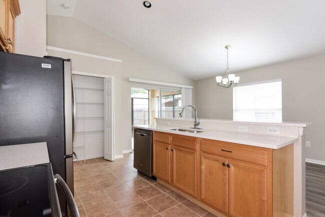 11710 Mango Cross Ct, Seffner, FL 33584 - photo 7