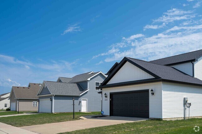 A block of charming homes nested in the nice Boulder Ridge neighborhood in Champaign, IL.