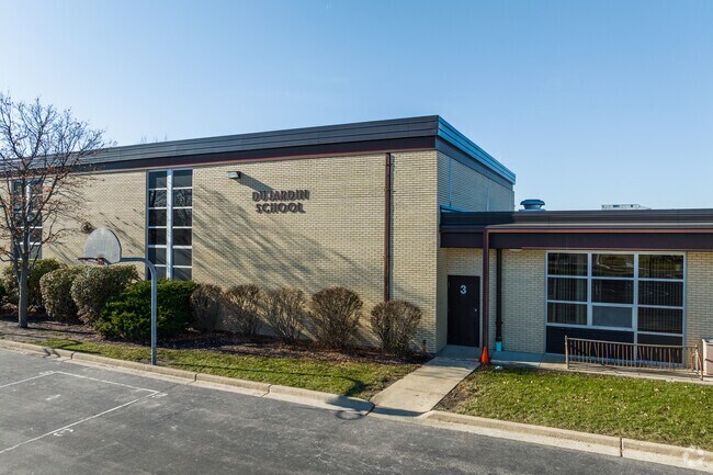 Dujardin Elementary School is a highly rated, public school located in Bloomingdale, IL.