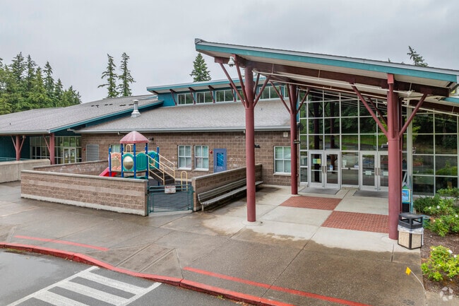 Entrance views into Pinecrest Elementary located in the Tracyton neighborhood of Bremerton.