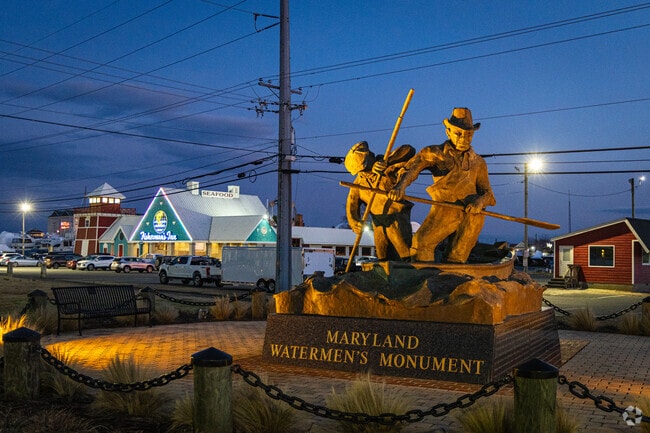 The Maryland Waterman's Monument represents the importance of the Chesapeake Bay for the Chester community.