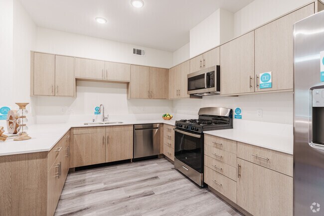 Grapevine Villa, Delano, CA 93215 - photo 2