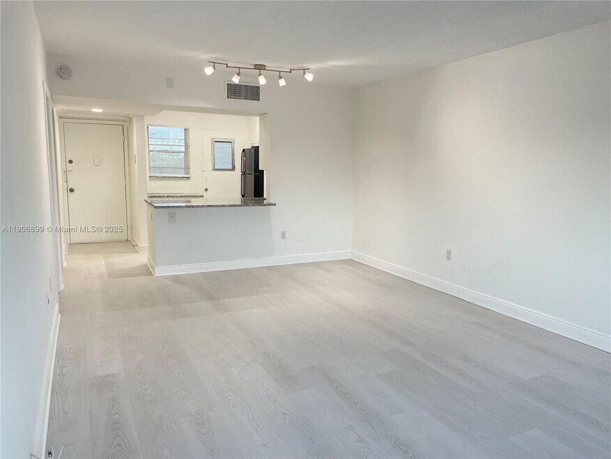 2810 NE 201st Terrace unit 28, Miami, FL 33180 - photo 1