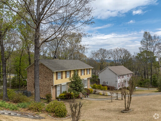Colonial homes bring charm and beauty to the streets of Helena.