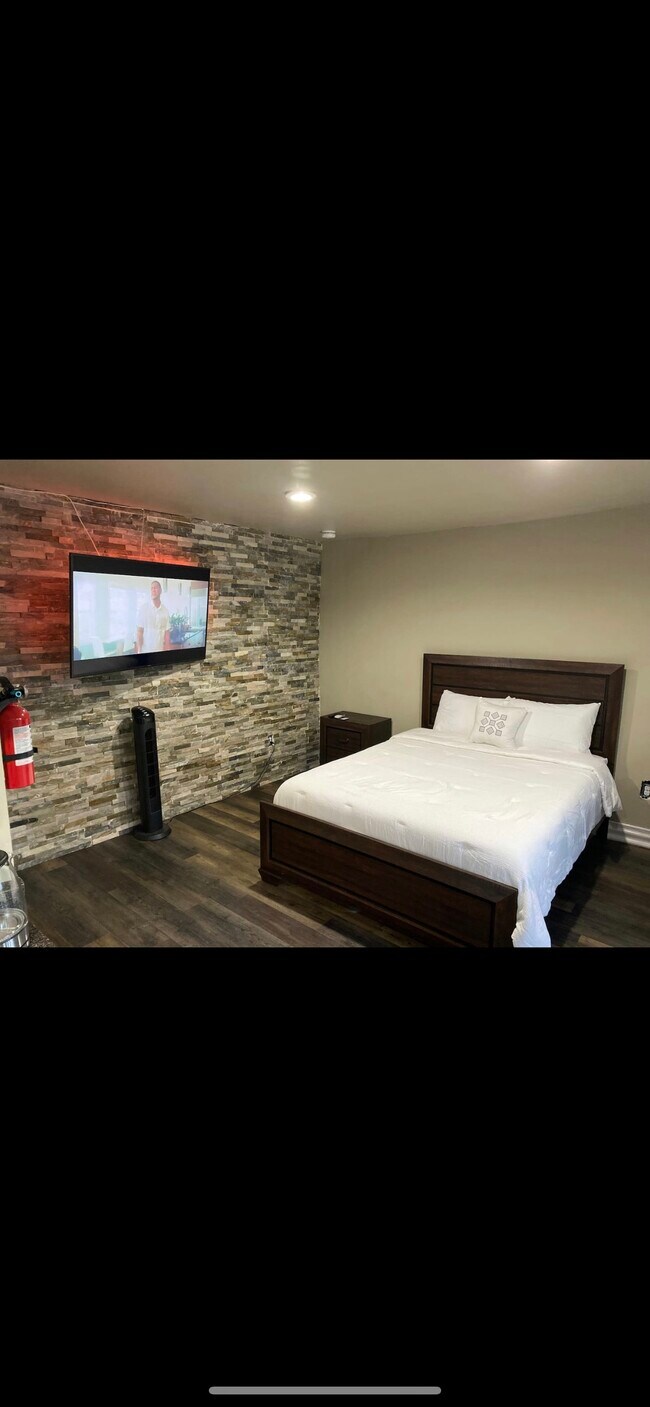 2712 E Dominguez St, Long Beach, CA 90810 - photo 2