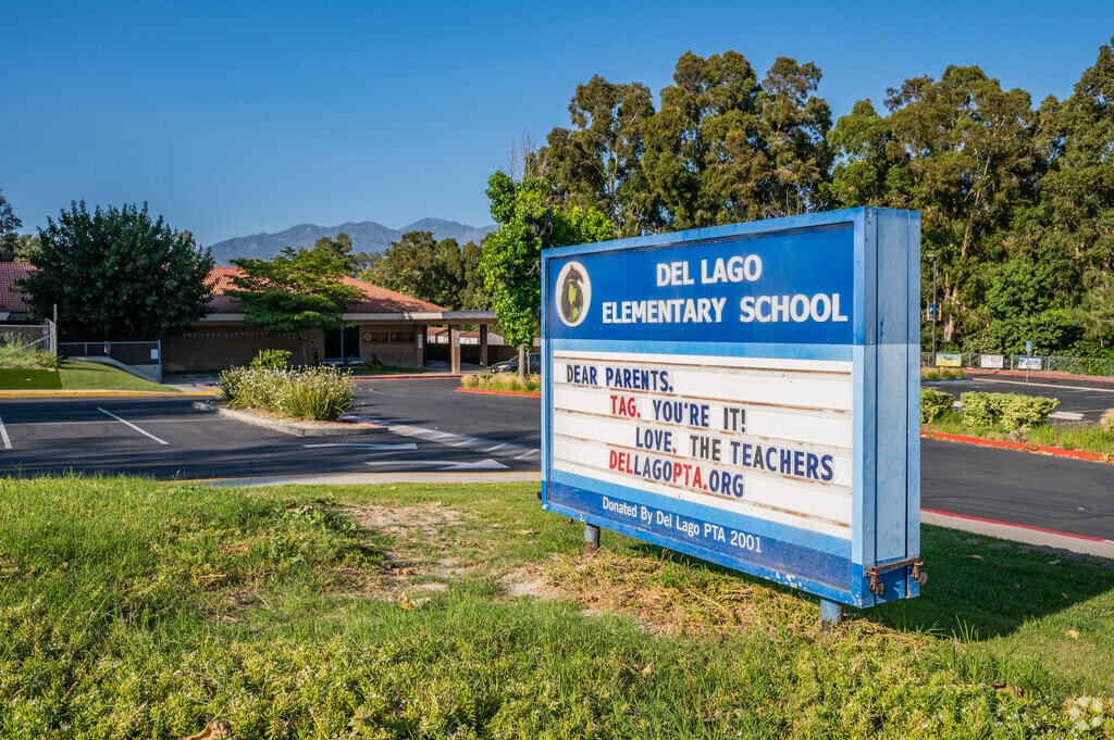 Del Lago Elementary School is a public K-6 school in Mission Viejo.