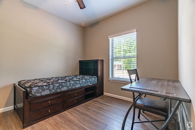 4BR, 2BA - 1000SF - Bedroom 2