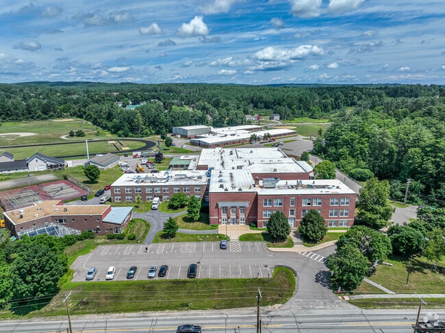 Winnisquam Regional High School is highly rated in Tilton.