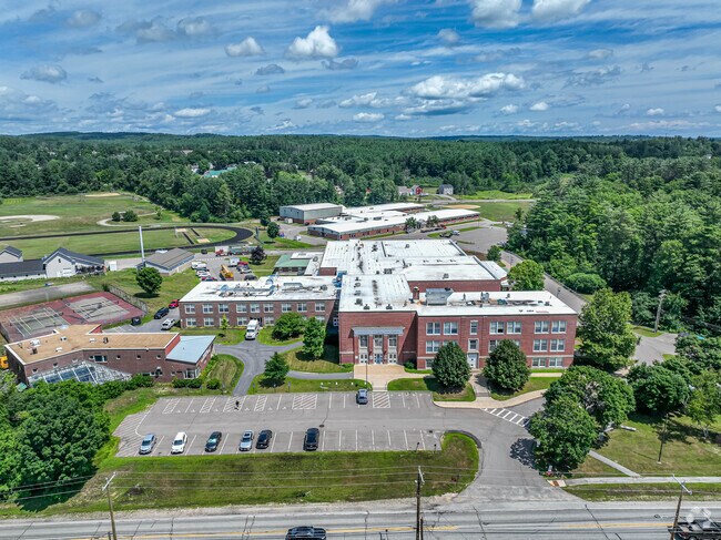 Winnisquam Regional High School is highly rated in Tilton.