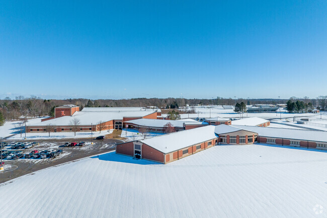 Leslie High School has a student teacher ratio of 15 to 1.
