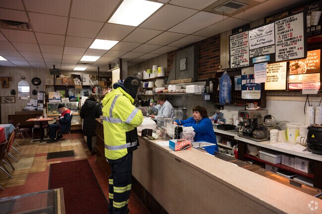 Locals stop at The Goodness Store for lunch.