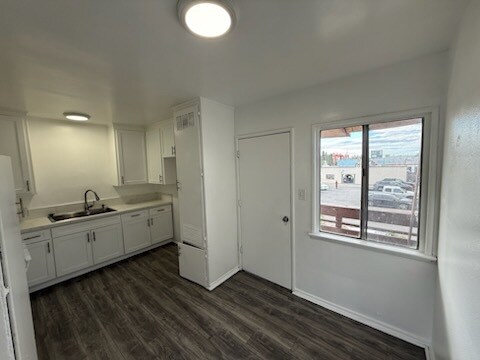 11487 Sherman Way, North Hollywood, CA 91605 - photo 4