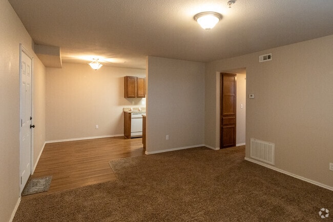 2BR, 1BA - 837SF