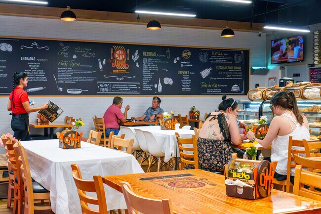 Mill Slough residents enjoy a great meal together at Oh! Que Bueno.