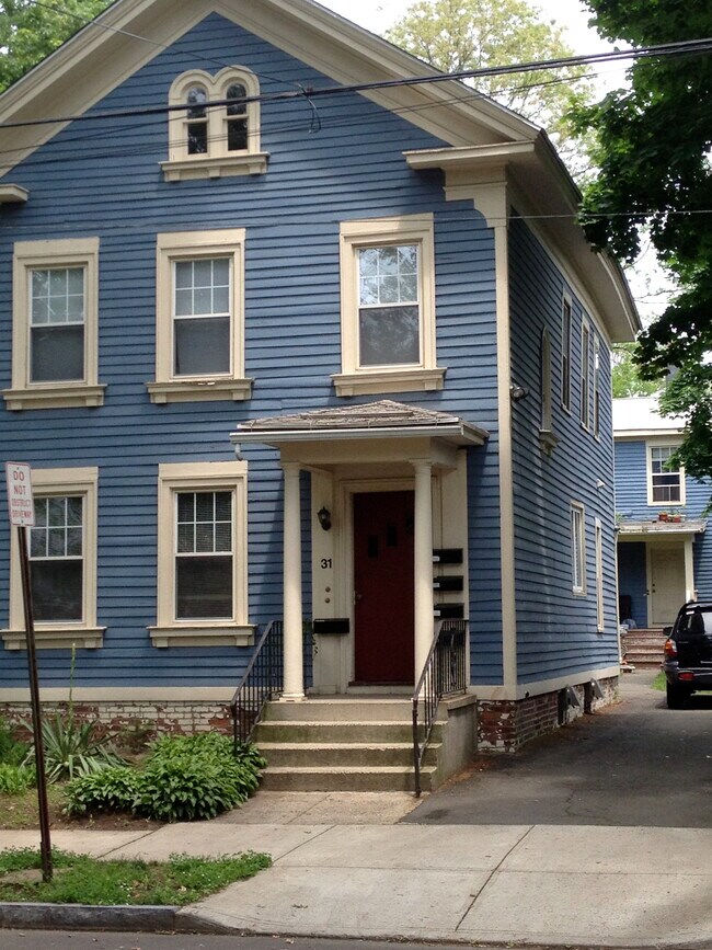 31 Edwards St Unit 31 1/2- first fl, New Haven, CT 06511