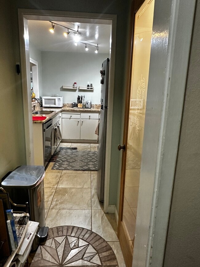 932 Peninsula Ave unit 932 peninsula ave ap, San Mateo, CA 94401 - photo 7