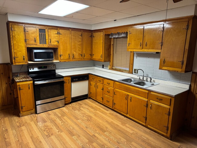 163 Weaver Cir, Nanty-Glo, PA 15943 - photo 3