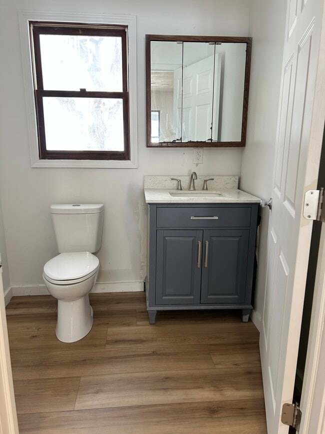 321 Adolph St unit 2, Rockford, MI 49341 - photo 3