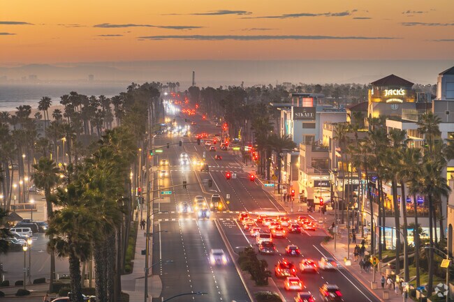 Residents of Garfield are a short drive away from downtown Huntington Beach, offering vibrant nightlife and cultural events.