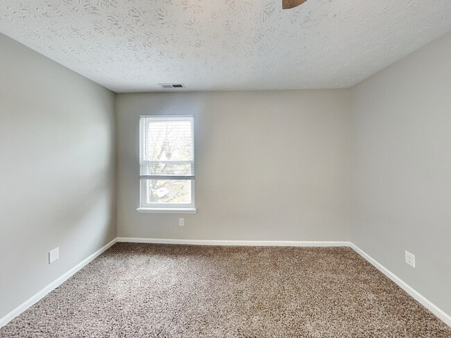 11106 Waterfield Ln, Indianapolis, IN 46235 - photo 6