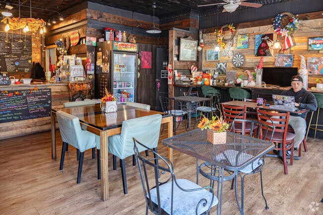 Common Grounds Bistro serves coffee, breakfast and lunch in a rustic setting.