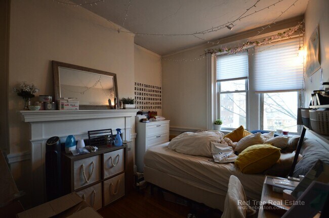 54 Egmont St unit 1, Brookline, MA 02446 - photo 3