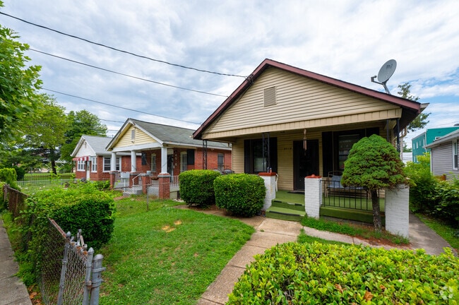 A row of Craftsman homes on 40th St NE in Mahaning Heights.