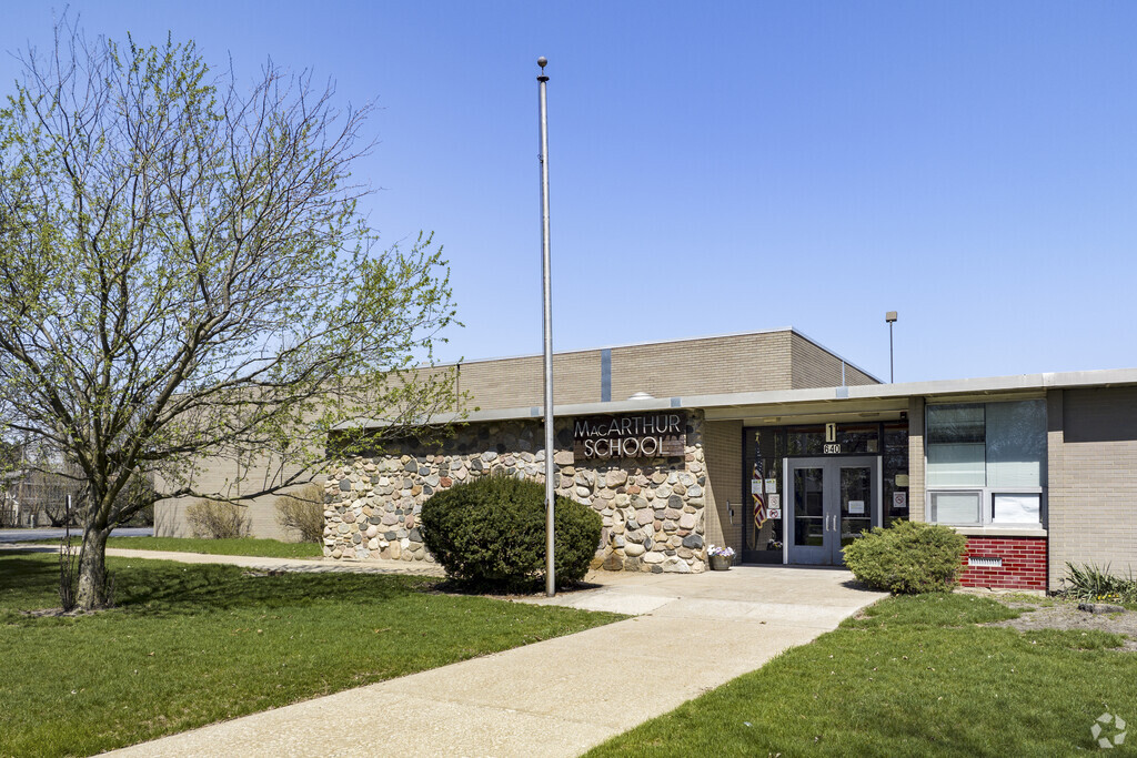 McArthur Elementary School welcomes the South Holland community in Illinois.